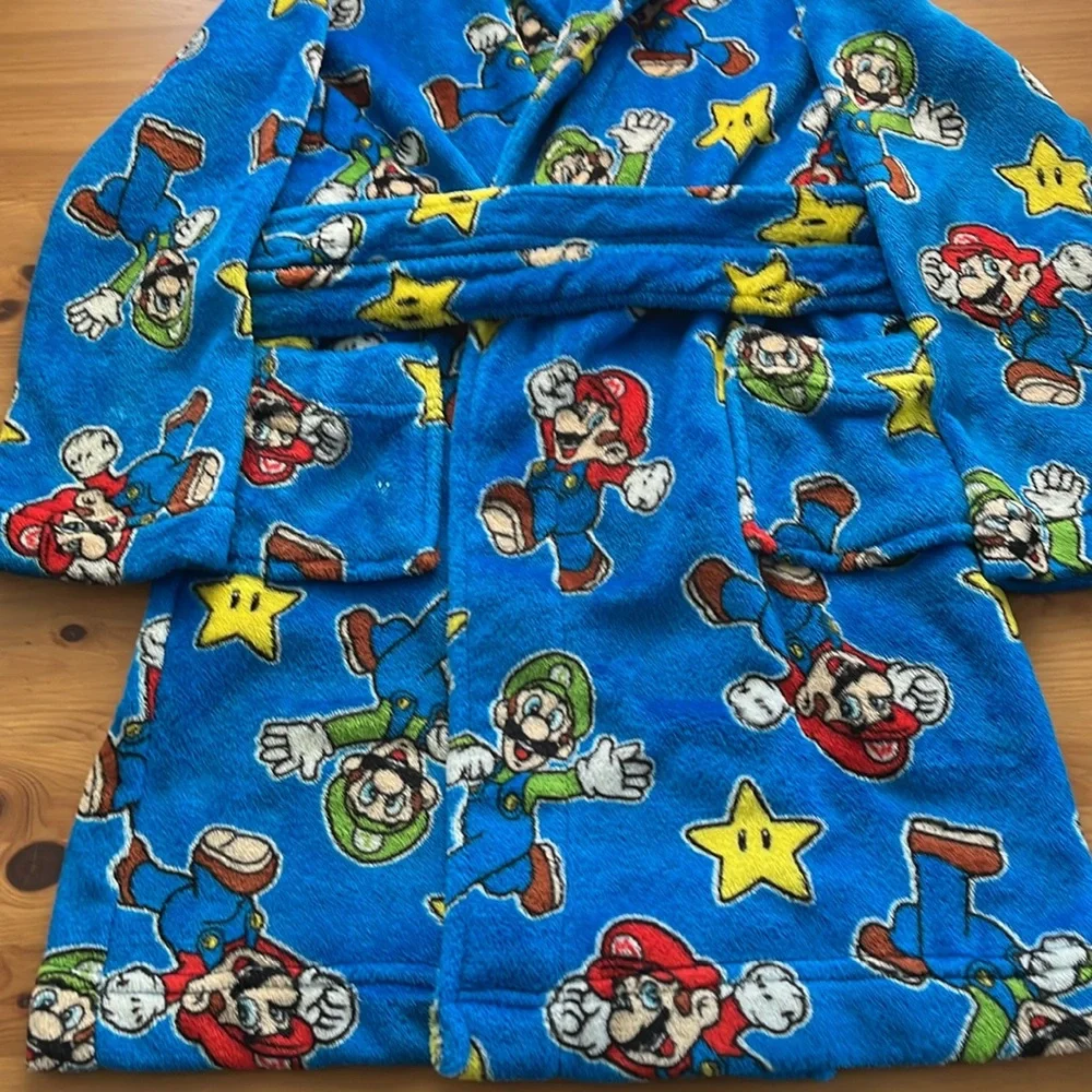 Super Mario Bath Robe - Picture 3 of 3